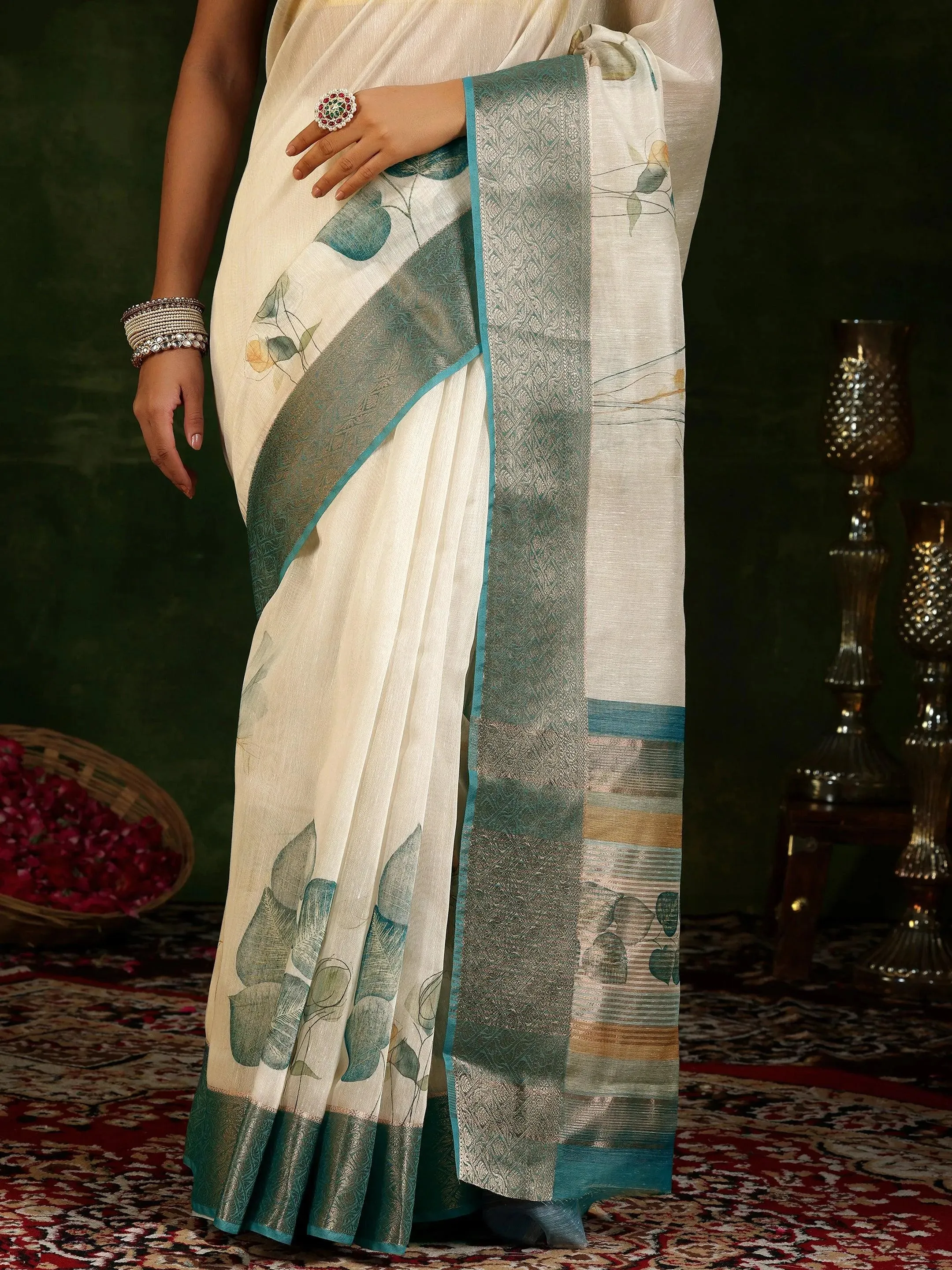 Beige Printed Silk Blend Saree With Unstitched Blouse Piece