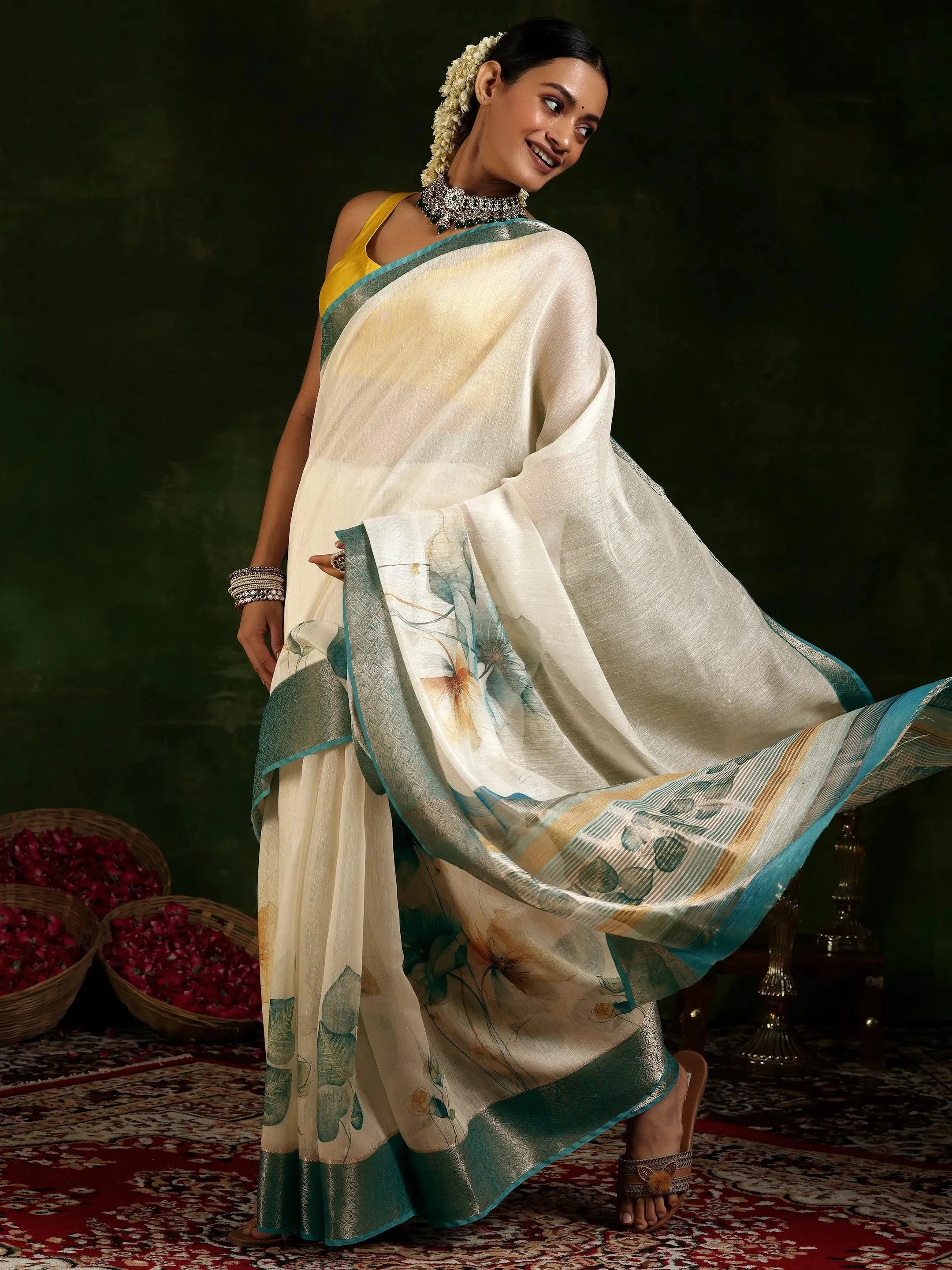 Beige Printed Silk Blend Saree With Unstitched Blouse Piece