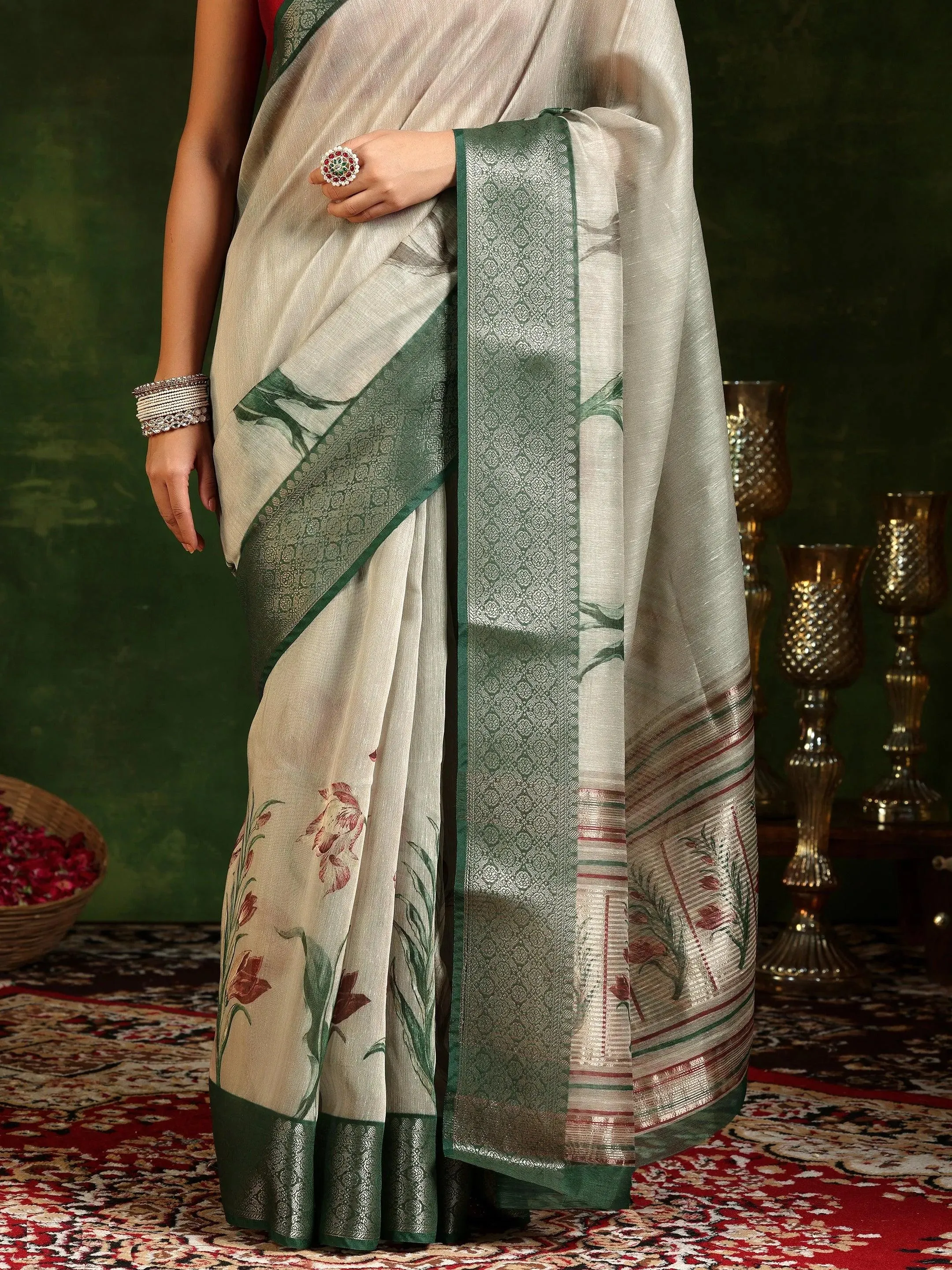 Beige Printed Silk Blend Saree With Unstitched Blouse Piece