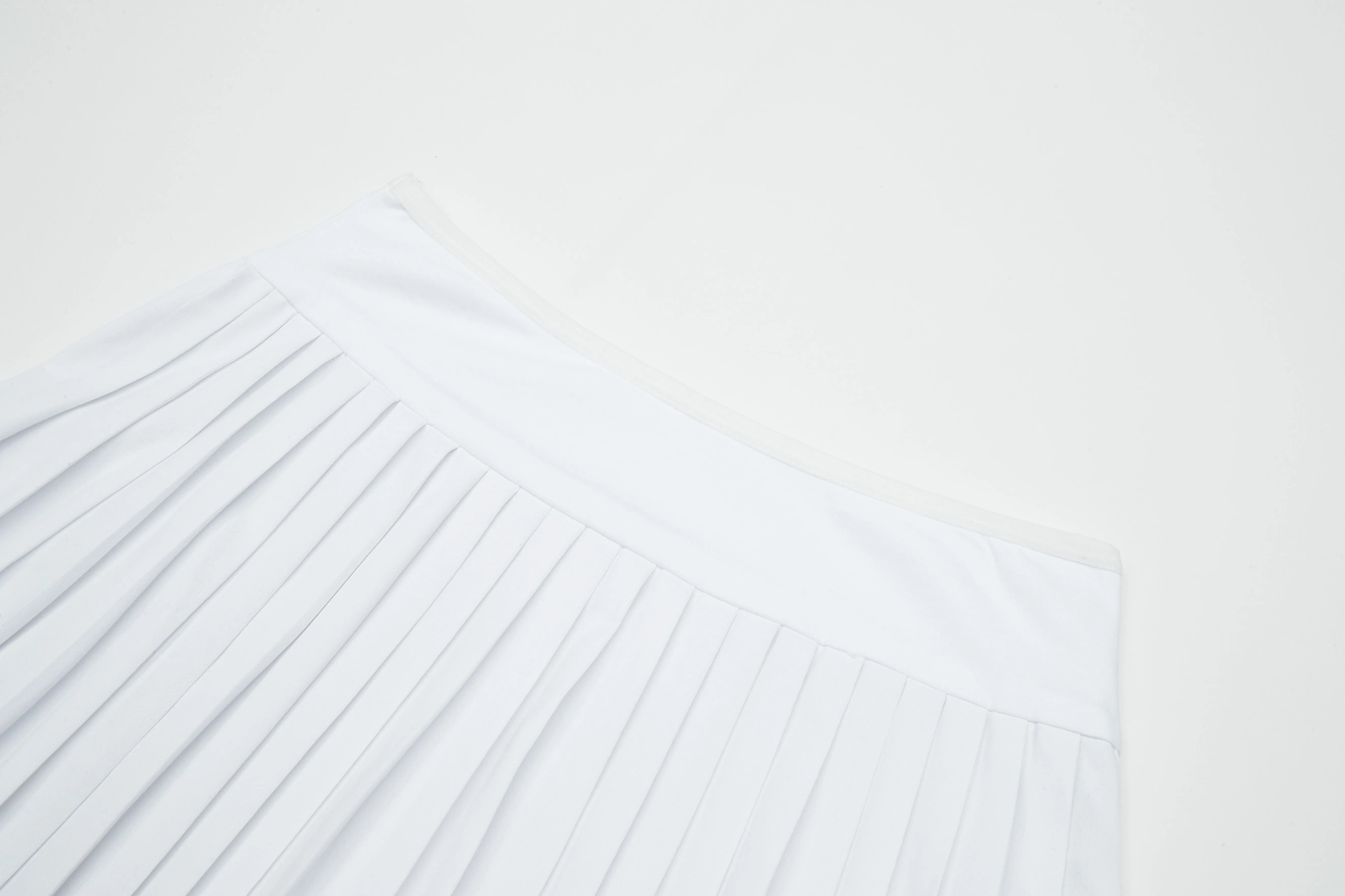 MM MINI PLEATS - WHITE.